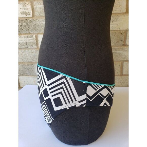 Women's Bikini Swimwear Black White Geometric Print Size 6 NWOT - Picture 6 of 8